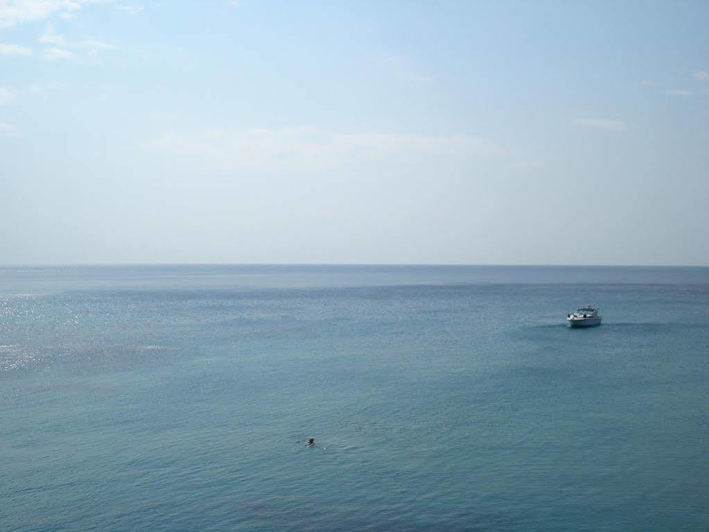 Panorama Hotel Agia Marina  Esterno foto